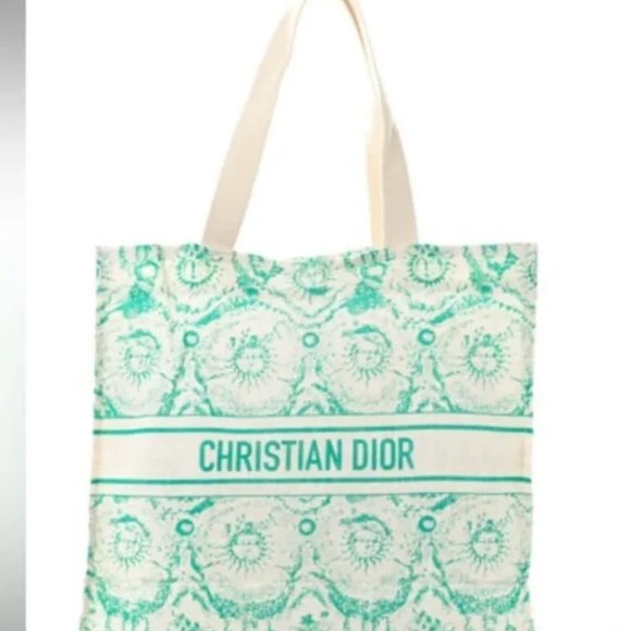 ELANAONPOSH LUXURY GIVEAWAY - Picture 12 of 12